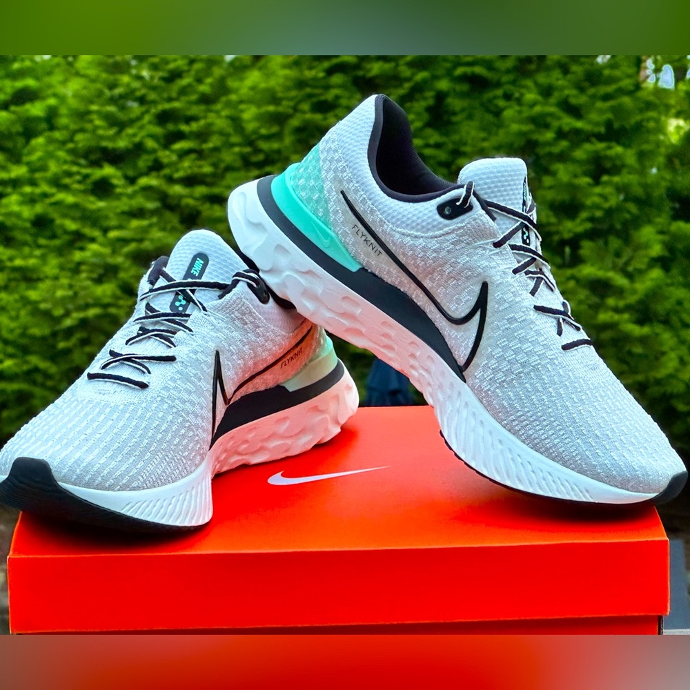Nike Women's Sneakers - White and Teal